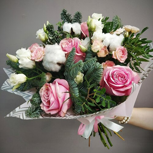 Букет "Морозное утро" из розы эквадор, эустомы, нобилиса и хлопка N 25909