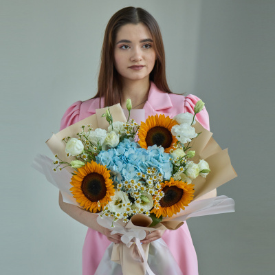 Букет с подсолнухами и гортензией N 84603
