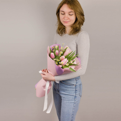 9 тюльпанов с ромашками N 46336