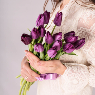 Букет из 15 фиолетовых тюльпанов 28774