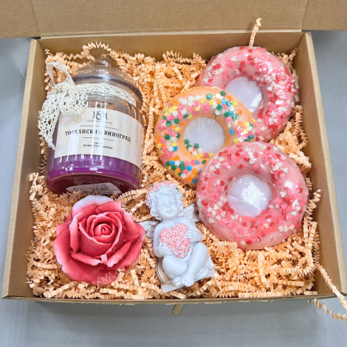 Подарочный набор "Романтика" с пончиками-бомбочками для ванны, аромасвечой, мылом ручной работы арт. 46440