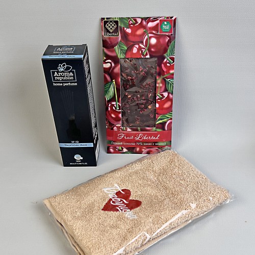 Подарочный набор "Сюрприз для бабушки" полотенце, аромадиффузор, шоколад арт. 69425