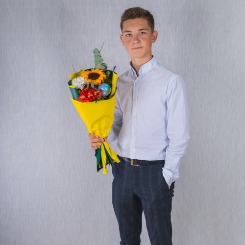 Школьный букет с подсолнухом и глобусом "Встреча" арт. 37966