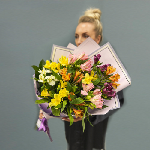 Букет из Альстромерий микс в упаковке арт. 50791