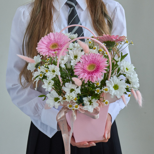 Сумочка с герберами и хризантемой ромашка арт. 84595