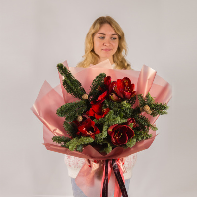 Букет Волшебный с амариллисом и еловыми ветками N 72277