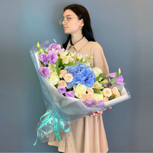 Большой букет с гортензией, эустомой и кустовыми розами арт. 66669