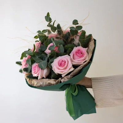 Букет с розами и эвкалиптом "Зимний сон" N 91344