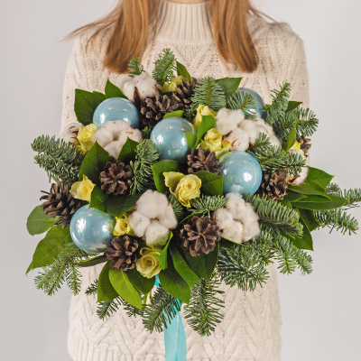 Букет Хрустальный с еловыми ветками нобилис, шишками и хлопком N 72279