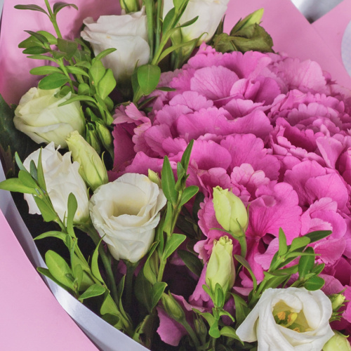 Школьный букет с гортензией и эустомой "Подружка" арт. 37962